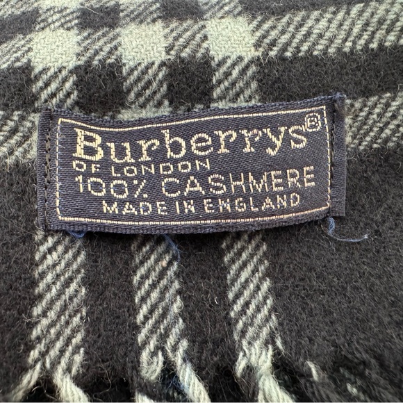 BURBERRY’s NAVY SCARF 100% CASHMERE - Picture 2 of 6